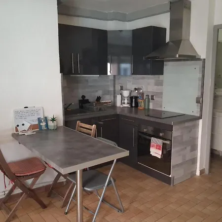 A 100 M - Stationnement Gratuit - 3 Pers Apartment